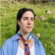 Profesora graduada en Bellas Artes. Master en diseño y dirección Creativa en Moda